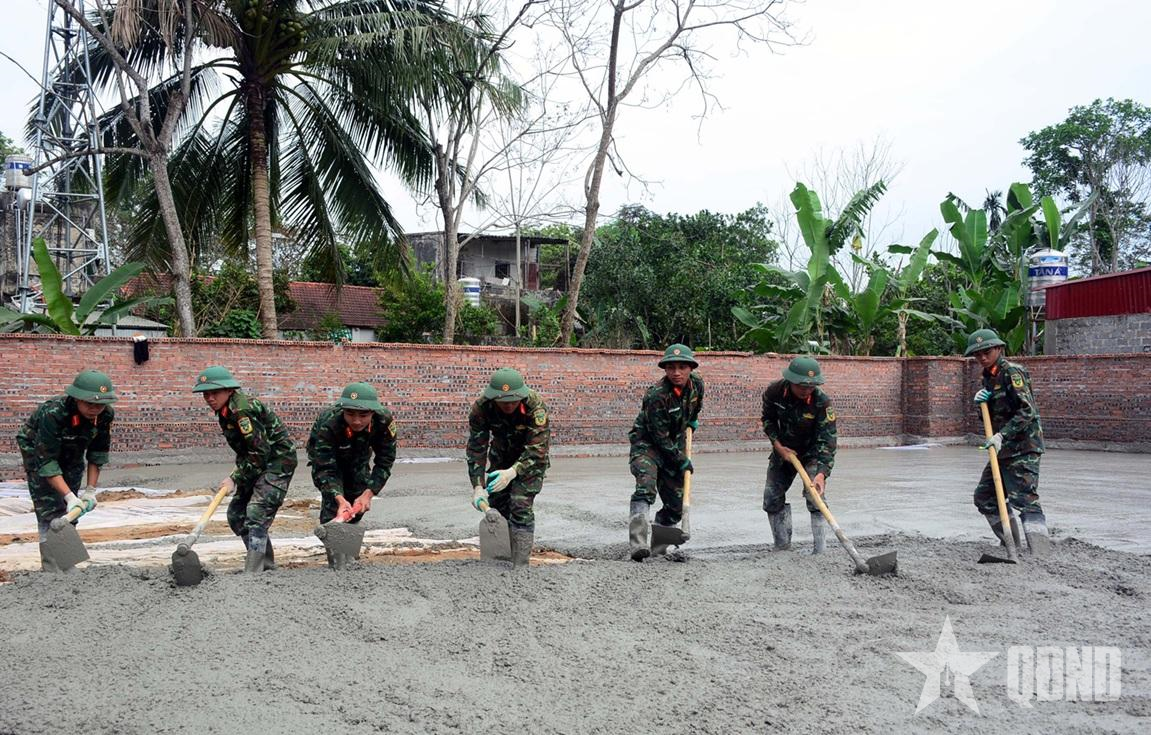 Việc làm thiết thực của bộ đội Trung đoàn 3